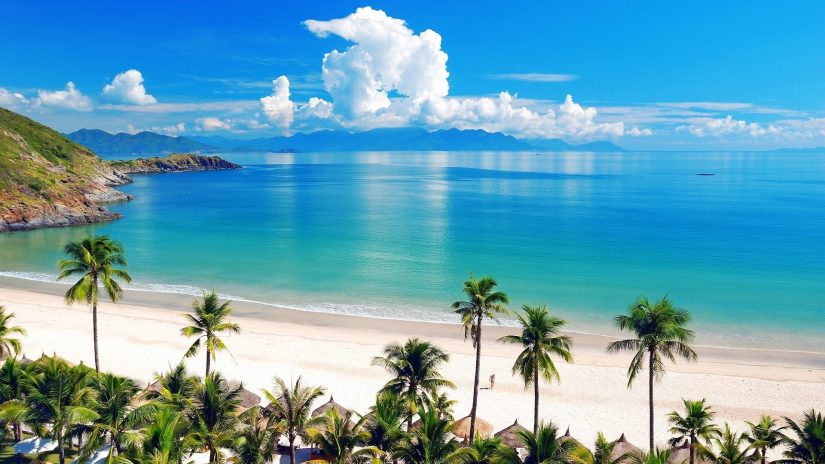 Montego Bay is a jewel Jamaica, with powdery white sandy shores and crystallized topaz waters.