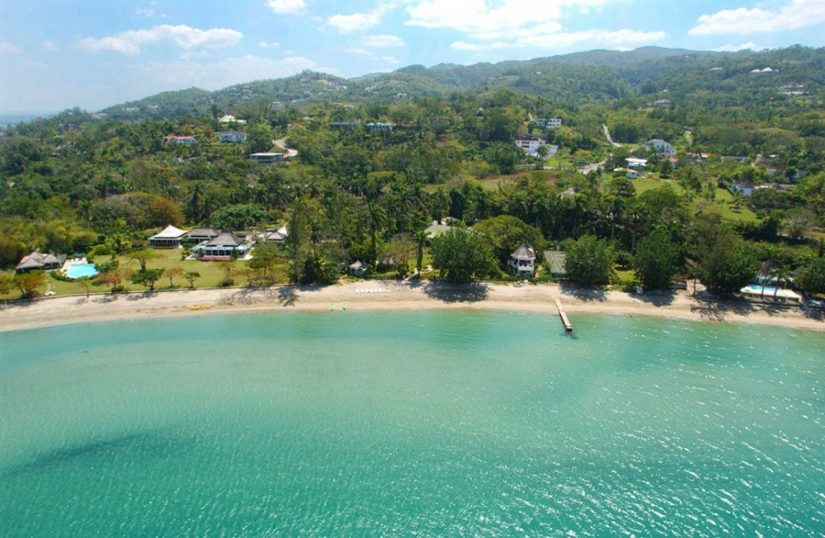 Look out over the alluring crystallized waters of Montego Bay. This perfect setting is an ideal place for you to spend a day out on a boat and is one of the best things to do in Jamaica.